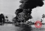 Image burning American vidage d'alimentation d'huile Purata Bougainville Papouasie Nouvelle Guinée, 1943, de la seconde 23 séquences d'archives historiques vidéo 65675029164