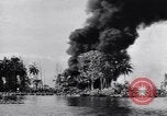 Image burning American vidage d'alimentation d'huile Purata Bougainville Papouasie Nouvelle Guinée, 1943, de la seconde 25 séquences d'archives historiques vidéo 65675029164