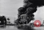 Image burning American vidage d'alimentation d'huile Purata Bougainville Papouasie Nouvelle Guinée, 1943, de la seconde 26 séquences d'archives historiques vidéo 65675029164