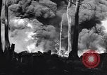 Image burning American vidage d'alimentation d'huile Purata Bougainville Papouasie Nouvelle Guinée, 1943, de la seconde 44 séquences d'archives historiques vidéo 65675029164