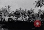 Image burning American vidage d'alimentation d'huile Purata Bougainville Papouasie Nouvelle Guinée, 1943, de la seconde 49 séquences d'archives historiques vidéo 65675029164