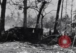 Image burning American vidage d'alimentation d'huile Purata Bougainville Papouasie Nouvelle Guinée, 1943, de la seconde 52 séquences d'archives historiques vidéo 65675029164