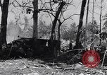 Image burning American vidage d'alimentation d'huile Purata Bougainville Papouasie Nouvelle Guinée, 1943, de la seconde 54 séquences d'archives historiques vidéo 65675029164