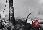 Image burning American vidage d'alimentation d'huile Purata Bougainville Papouasie Nouvelle Guinée, 1943, de la seconde 58 séquences d'archives historiques vidéo 65675029164
