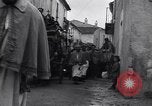 Immagine di Il corteo funebre Alife Italia, 1943, secondo 8 filmato di repertorio 65675029174