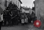 Immagine di Il corteo funebre Alife Italia, 1943, secondo 10 filmato di repertorio 65675029174