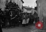 Immagine di Il corteo funebre Alife Italia, 1943, secondo 11 filmato di repertorio 65675029174