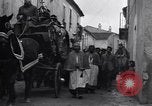 Immagine di Il corteo funebre Alife Italia, 1943, secondo 13 filmato di repertorio 65675029174