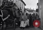 Immagine di Il corteo funebre Alife Italia, 1943, secondo 15 filmato di repertorio 65675029174
