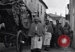 Immagine di Il corteo funebre Alife Italia, 1943, secondo 17 filmato di repertorio 65675029174