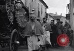 Immagine di Il corteo funebre Alife Italia, 1943, secondo 18 filmato di repertorio 65675029174