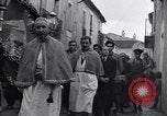 Immagine di Il corteo funebre Alife Italia, 1943, secondo 20 filmato di repertorio 65675029174