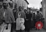 Immagine di Il corteo funebre Alife Italia, 1943, secondo 21 filmato di repertorio 65675029174