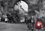 Immagine di Il corteo funebre Alife Italia, 1943, secondo 27 filmato di repertorio 65675029174