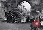 Immagine di Il corteo funebre Alife Italia, 1943, secondo 30 filmato di repertorio 65675029174