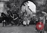 Immagine di Il corteo funebre Alife Italia, 1943, secondo 32 filmato di repertorio 65675029174