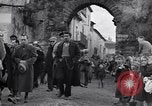 Immagine di Il corteo funebre Alife Italia, 1943, secondo 46 filmato di repertorio 65675029174