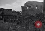Standbild Chor Prozession Alife Italien, 1943, aus Sekunde 46 historischem Filmmaterial Videoclip 65675029175