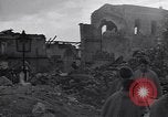 Standbild Chor Prozession Alife Italien, 1943, aus Sekunde 54 historischem Filmmaterial Videoclip 65675029175