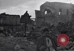 Standbild Chor Prozession Alife Italien, 1943, aus Sekunde 61 historischem Filmmaterial Videoclip 65675029175