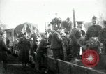 Standbild 102 amerikanische Infanterie Köche Vailly Frankreich, 1918, aus Sekunde 3 historischem Filmmaterial Videoclip 65675029176