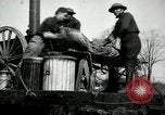 Standbild 102 amerikanische Infanterie Köche Vailly Frankreich, 1918, aus Sekunde 11 historischem Filmmaterial Videoclip 65675029176