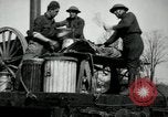 Standbild 102 amerikanische Infanterie Köche Vailly Frankreich, 1918, aus Sekunde 13 historischem Filmmaterial Videoclip 65675029176