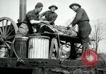 Standbild 102 amerikanische Infanterie Köche Vailly Frankreich, 1918, aus Sekunde 14 historischem Filmmaterial Videoclip 65675029176