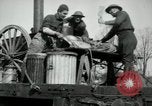 Standbild 102 amerikanische Infanterie Köche Vailly Frankreich, 1918, aus Sekunde 15 historischem Filmmaterial Videoclip 65675029176