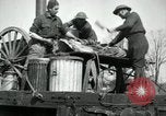 Standbild 102 amerikanische Infanterie Köche Vailly Frankreich, 1918, aus Sekunde 16 historischem Filmmaterial Videoclip 65675029176