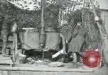 Standbild 102 amerikanische Infanterie Köche Vailly Frankreich, 1918, aus Sekunde 46 historischem Filmmaterial Videoclip 65675029176