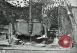 Standbild 102 amerikanische Infanterie Köche Vailly Frankreich, 1918, aus Sekunde 56 historischem Filmmaterial Videoclip 65675029176