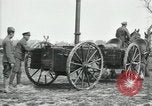 Immagine di A cavallo il campo mobile cucina Francia, 1918, secondo 4 filmato di repertorio 65675029211