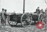Immagine di A cavallo il campo mobile cucina Francia, 1918, secondo 5 filmato di repertorio 65675029211