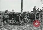 Immagine di A cavallo il campo mobile cucina Francia, 1918, secondo 10 filmato di repertorio 65675029211