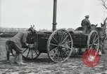 Immagine di A cavallo il campo mobile cucina Francia, 1918, secondo 11 filmato di repertorio 65675029211