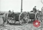 Immagine di A cavallo il campo mobile cucina Francia, 1918, secondo 14 filmato di repertorio 65675029211