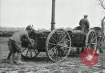 Immagine di A cavallo il campo mobile cucina Francia, 1918, secondo 15 filmato di repertorio 65675029211