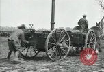 Immagine di A cavallo il campo mobile cucina Francia, 1918, secondo 16 filmato di repertorio 65675029211