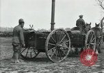 Immagine di A cavallo il campo mobile cucina Francia, 1918, secondo 20 filmato di repertorio 65675029211
