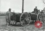 Immagine di A cavallo il campo mobile cucina Francia, 1918, secondo 21 filmato di repertorio 65675029211