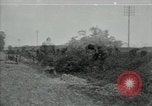 Image un entretien de routine des lignes de communications France, 1918, de la seconde 1 séquences d'archives historiques vidéo 65675029214