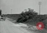 Image un entretien de routine des lignes de communications France, 1918, de la seconde 3 séquences d'archives historiques vidéo 65675029214