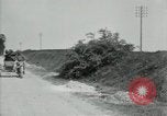 Image un entretien de routine des lignes de communications France, 1918, de la seconde 5 séquences d'archives historiques vidéo 65675029214