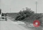 Image un entretien de routine des lignes de communications France, 1918, de la seconde 6 séquences d'archives historiques vidéo 65675029214