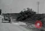 Image un entretien de routine des lignes de communications France, 1918, de la seconde 12 séquences d'archives historiques vidéo 65675029214