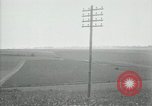 Image un entretien de routine des lignes de communications France, 1918, de la seconde 13 séquences d'archives historiques vidéo 65675029214