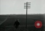 Image un entretien de routine des lignes de communications France, 1918, de la seconde 16 séquences d'archives historiques vidéo 65675029214
