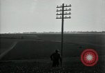 Image un entretien de routine des lignes de communications France, 1918, de la seconde 18 séquences d'archives historiques vidéo 65675029214
