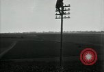 Image un entretien de routine des lignes de communications France, 1918, de la seconde 27 séquences d'archives historiques vidéo 65675029214